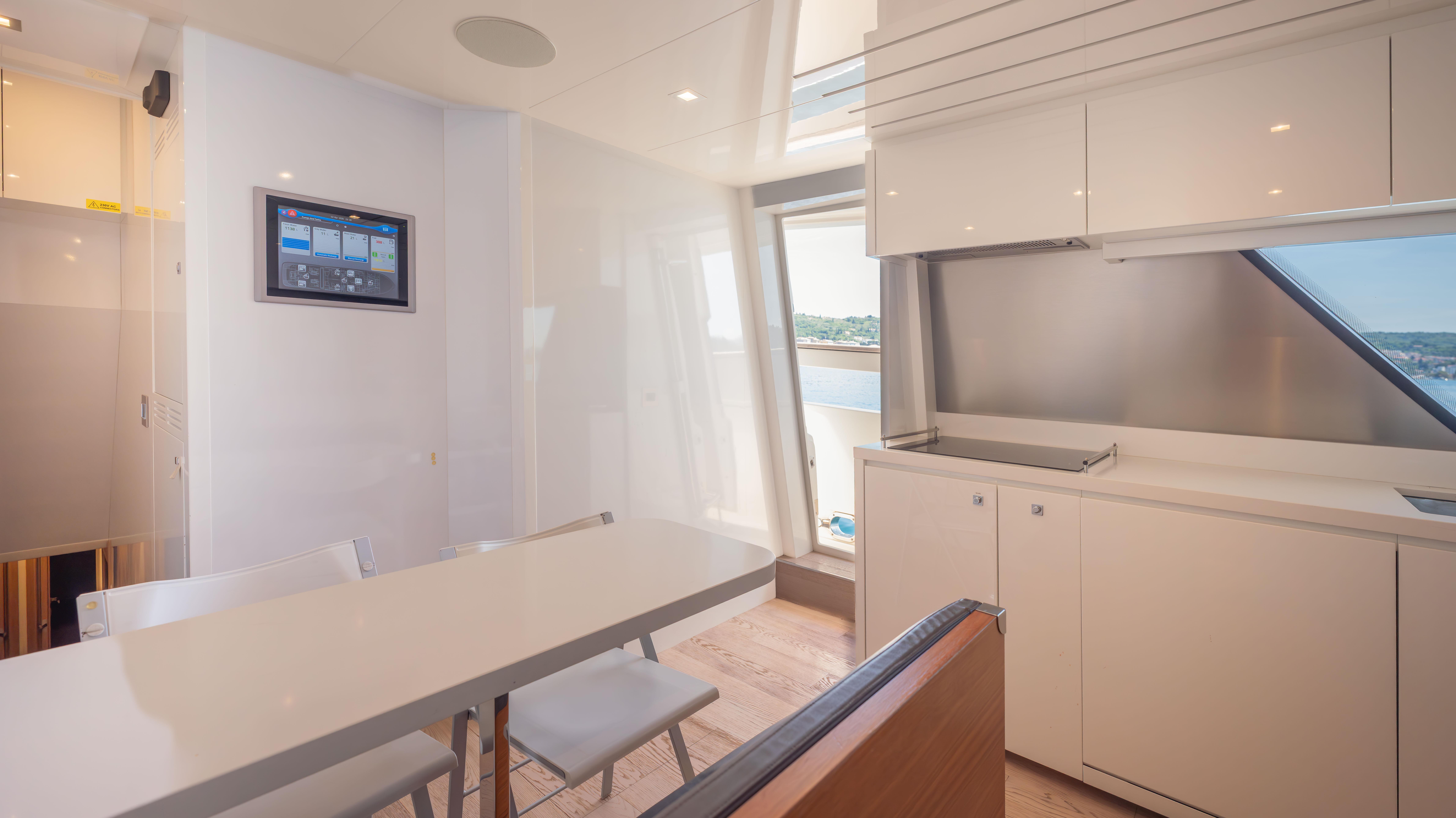 2017 CUSTOM LINE NAVETTA 28 